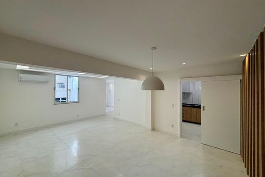 Sala de apartamento à venda com 4 quartos, 135m² em Copacabana, Rio de Janeiro