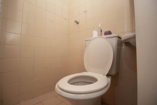 Banheiro de Serviço de apartamento para alugar com 3 quartos, 99m² em Aos 4, Brasília