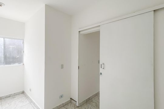 Quarto 2 de apartamento para alugar com 2 quartos, 40m² em Vila Sao Francisco, São Paulo