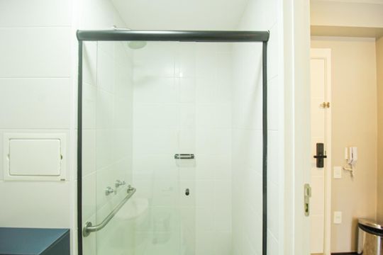 Banheiro de kitnet/studio à venda com 1 quarto, 23m² em Vila Clementino, São Paulo
