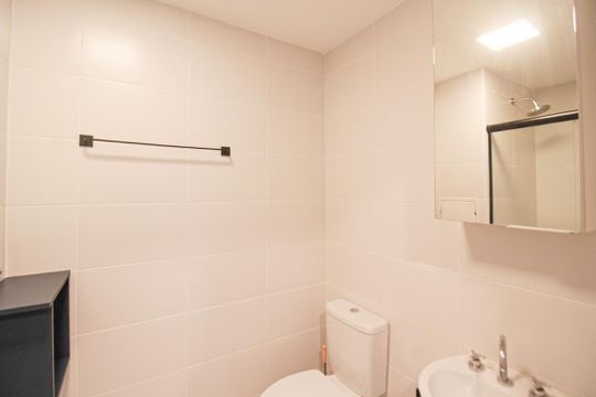 Banheiro de kitnet/studio à venda com 1 quarto, 25m² em Vila Clementino, São Paulo