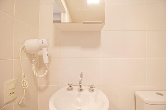 Banheiro de kitnet/studio à venda com 1 quarto, 25m² em Vila Clementino, São Paulo