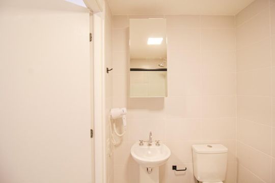 Banheiro de kitnet/studio à venda com 1 quarto, 25m² em Vila Clementino, São Paulo
