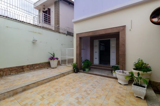 Garagem de casa para alugar com 5 quartos, 150m² em Jardim Nossa Senhora do Carmo, São Paulo