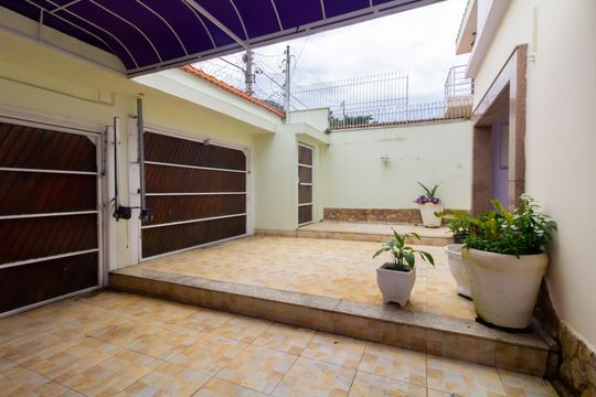 Garagem de casa para alugar com 5 quartos, 150m² em Jardim Nossa Senhora do Carmo, São Paulo
