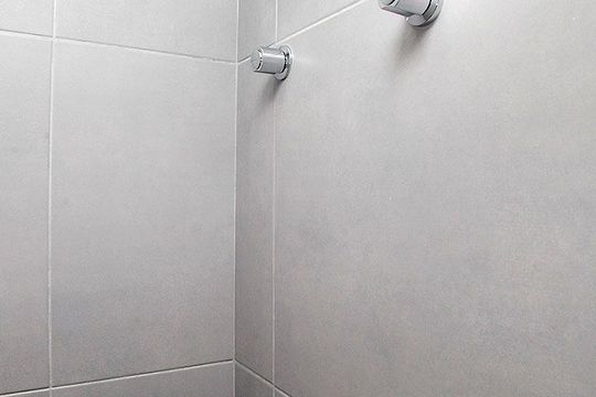 Banheiro de kitnet/studio para alugar com 1 quarto, 31m² em Cidade Baixa, Porto Alegre