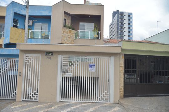 Fachada de casa à venda com 3 quartos, 224m² em Parque das Nações, Santo André