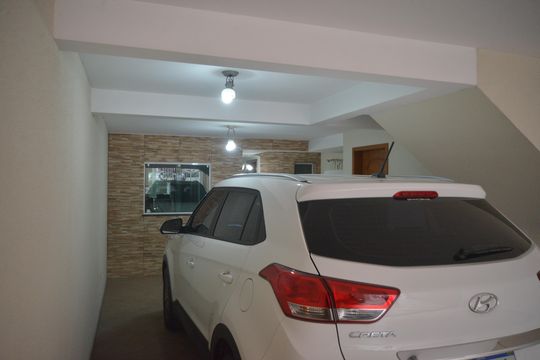 Garagem de casa à venda com 3 quartos, 224m² em Parque das Nações, Santo André