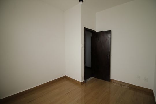 Quarto 2 de casa à venda com 3 quartos, 180m² em Tanque, Rio de Janeiro