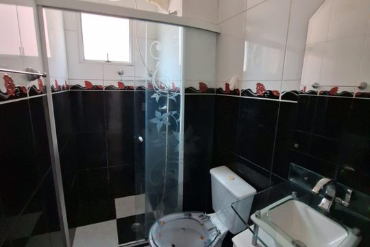 Banheiro de apartamento à venda com 2 quartos, 42m² em Vila Talarico, São Paulo