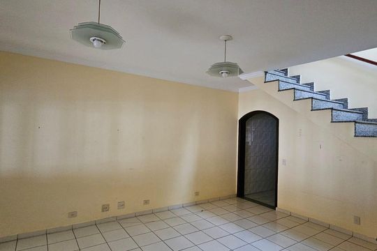 Sala de casa para alugar com 3 quartos, 260m² em Centro, Diadema