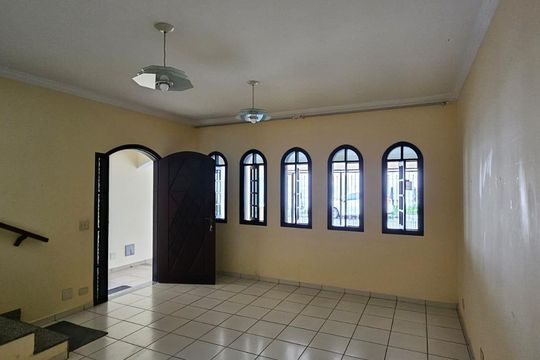 Casa para alugar com 3 quartos, 260m² em Centro, Diadema