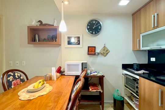 Cozinha de apartamento para alugar com 1 quarto, 45m² em Pinheiros, São Paulo