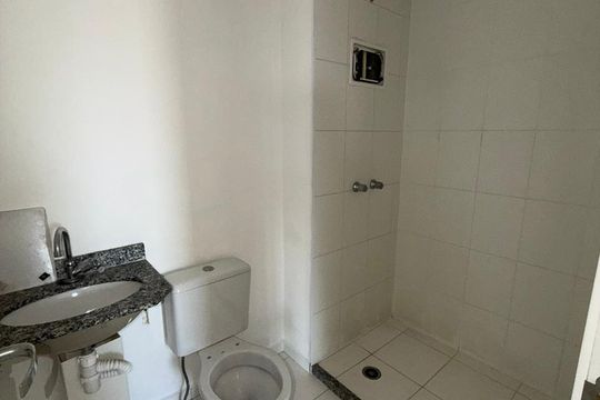 Banheiro de apartamento à venda com 2 quartos, 51m² em Vila Curuçá, Santo André