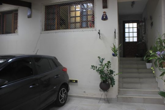 Garagem de casa à venda com 3 quartos, 148m² em Vila Rosalia, Guarulhos