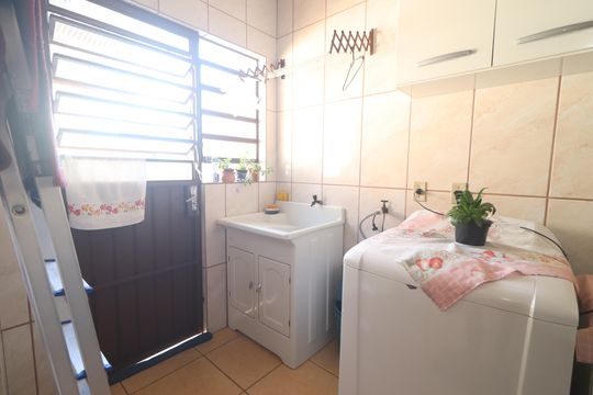 lavanderia da casa 02 de casa à venda com 6 quartos, 257m² em Pátria Nova, Novo Hamburgo