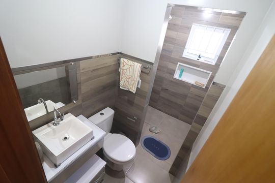 Banheiro de casa à venda com 6 quartos, 257m² em Pátria Nova, Novo Hamburgo