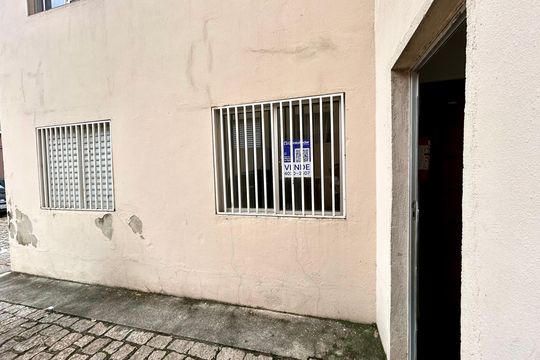 Placa instalada na fachada do imóvel  de apartamento à venda com 2 quartos, 46m² em Macedo, Guarulhos