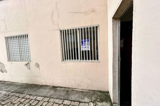 Placa instalada na fachada do imóvel  de apartamento à venda com 2 quartos, 46m² em Macedo, Guarulhos