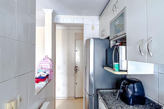 Cozinha de apartamento à venda com 2 quartos, 49m² em Vila Guilhermina, São Paulo