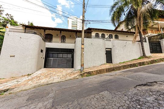 Casa à venda com 5 quartos, 720m² em Santa Lúcia, Belo Horizonte