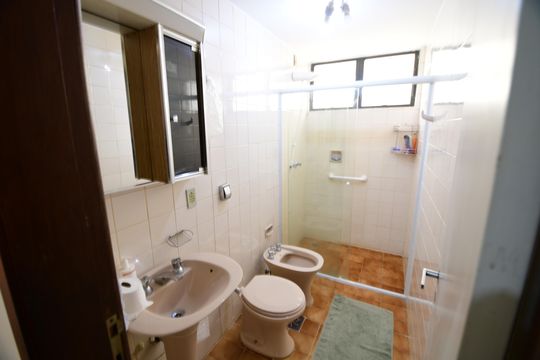 Banheiro Social de apartamento à venda com 3 quartos, 127m² em Cambuí, Campinas