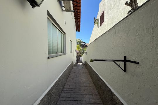 Entrada Lateral Externa de casa à venda com 5 quartos, 341m² em City América, São Paulo