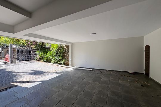 Garagem de casa à venda com 5 quartos, 341m² em City América, São Paulo