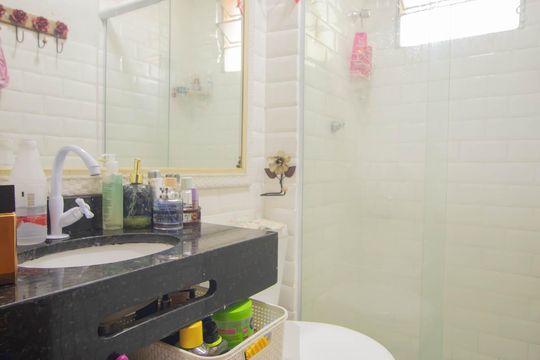 Banheiro de apartamento para alugar com 2 quartos, 50m² em Arsenal, São Gonçalo