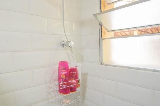 Banheiro de apartamento para alugar com 2 quartos, 50m² em Arsenal, São Gonçalo