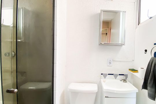 Banheiro  de apartamento à venda com 2 quartos, 43m² em Jardim Belem, São Paulo