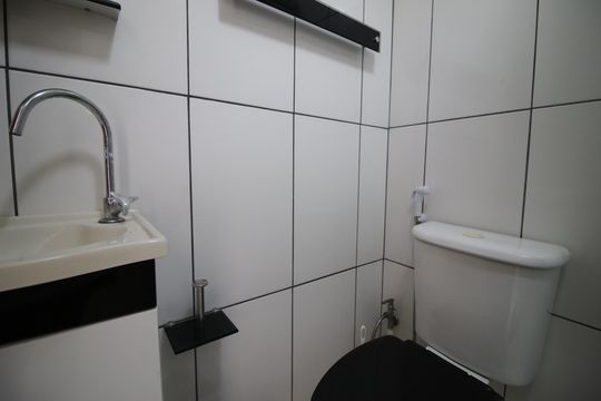 Banheiro Social 1 de casa de condomínio à venda com 3 quartos, 92m² em Jacarepaguá, Rio de Janeiro