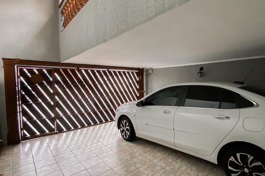 Garagem  de casa à venda com 3 quartos, 145m² em Vila Sao Francisco, São Paulo