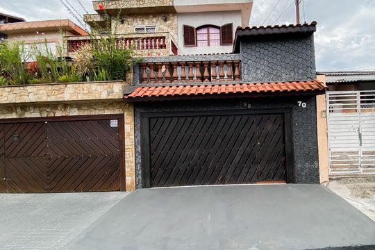 Fachada  de casa à venda com 3 quartos, 145m² em Vila Sao Francisco, São Paulo