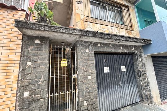 Fachada de casa para alugar com 3 quartos, 125m² em Jardim Maria Estela, São Paulo