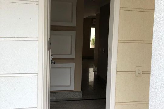 Porta de entrada de casa de condomínio para alugar com 3 quartos, 170m² em Jardim Leonor Mendes de Barros, São Paulo