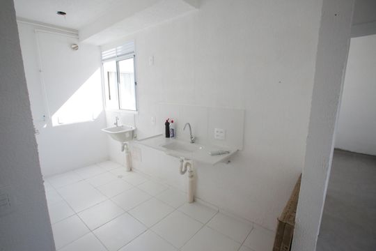 Cozinha de apartamento para alugar com 2 quartos, 41m² em Taquara, Rio de Janeiro