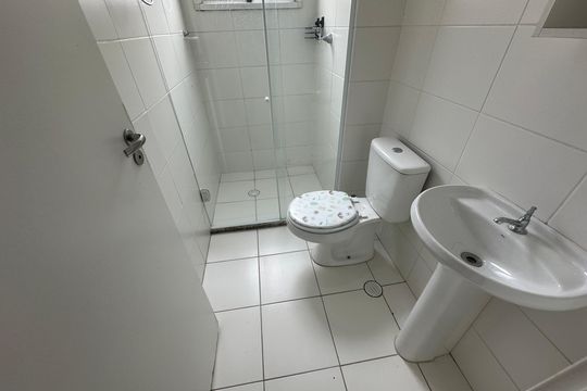 Banheiro de apartamento para alugar com 2 quartos, 51m² em Centro, Barueri