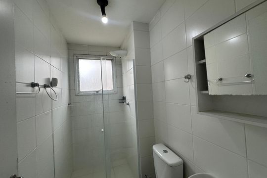 Banheiro de apartamento para alugar com 2 quartos, 51m² em Centro, Barueri