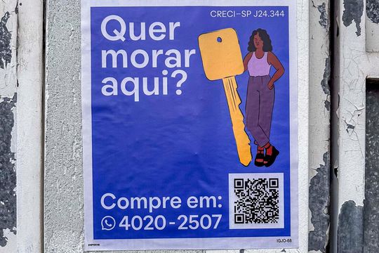 Placa instalada na Fachada de casa à venda com 5 quartos, 340m² em Vila Eldizia, Santo André