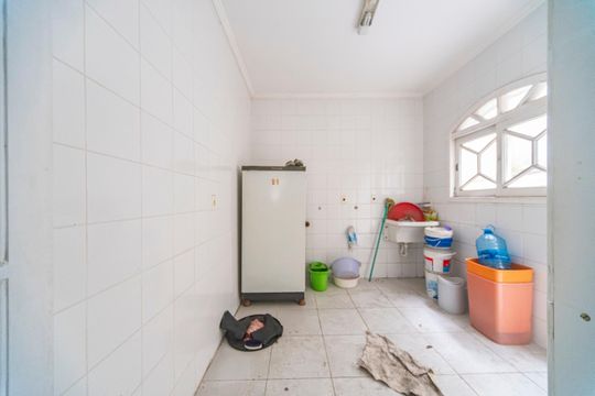 Área de Serviço de casa à venda com 5 quartos, 340m² em Vila Eldizia, Santo André