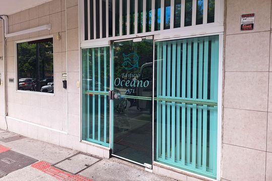 Fachada de apartamento à venda com 2 quartos, 77m² em Centro, Niterói