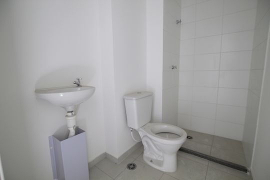 Banheiro de kitnet/studio à venda com 1 quarto, 24m² em Sé, São Paulo