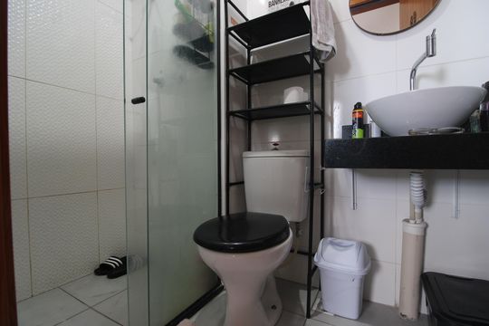 Banheiro de apartamento à venda com 2 quartos, 40m² em Taquara, Rio de Janeiro