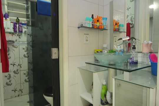 Banheiro  de apartamento à venda com 2 quartos, 43m² em Alto Industrial, São Bernardo do Campo
