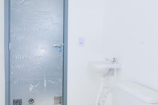 Banheiro de apartamento à venda com 2 quartos, 46m² em Jardim Aida, Guarulhos