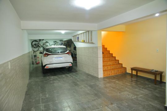 Garagem  de casa à venda com 3 quartos, 211m² em Jardim Las Vegas, São Bernardo do Campo
