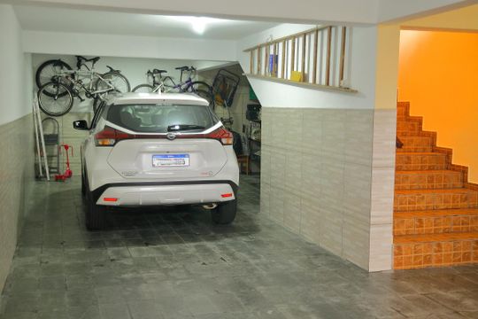 Garagem  de casa à venda com 3 quartos, 211m² em Jardim Las Vegas, São Bernardo do Campo