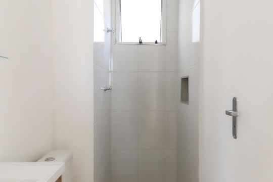 Banheiro de apartamento à venda com 2 quartos, 39m² em Núcleo Lageado, São Paulo