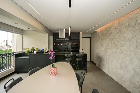 Sala de apartamento à venda com 1 quarto, 77m² em Vila Suzana, São Paulo